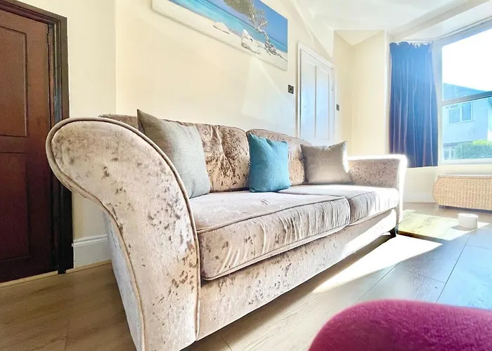 Home Near Canterbury City Centre Greta For Families, Contractors Or Holidays! Sleeps 5