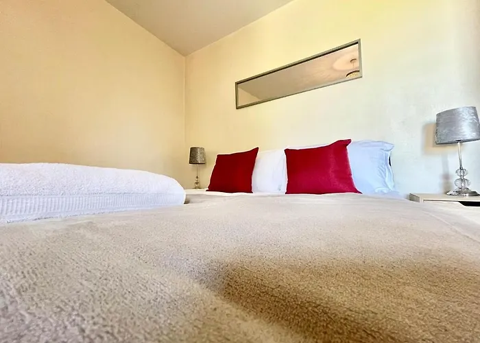 Home Near Canterbury City Centre Greta For Families, Contractors Or Holidays! Sleeps 5