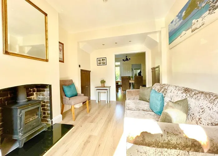 Home Near Canterbury City Centre Greta For Families, Contractors Or Holidays! Sleeps 5