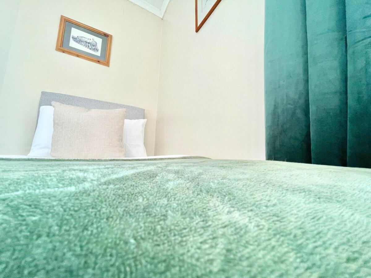 Home Near Canterbury City Centre Greta For Families, Contractors Or Holidays! Sleeps 5 *
